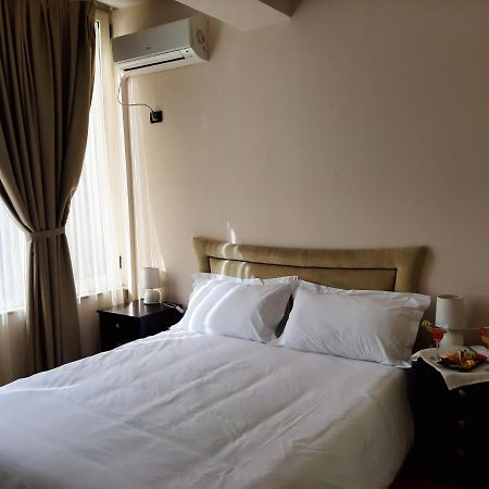 Royal Vila Hotel ติรานา ภายนอก รูปภาพ